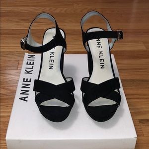 Anne Klein black heels